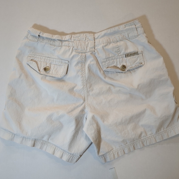 Columbia Women's Cream Shorts , Size 6 - Picture 6 of 7